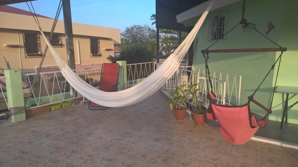 The Red Hut Inn مدينة بليز المظهر الخارجي الصورة