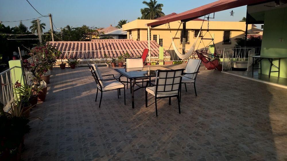 The Red Hut Inn مدينة بليز المظهر الخارجي الصورة