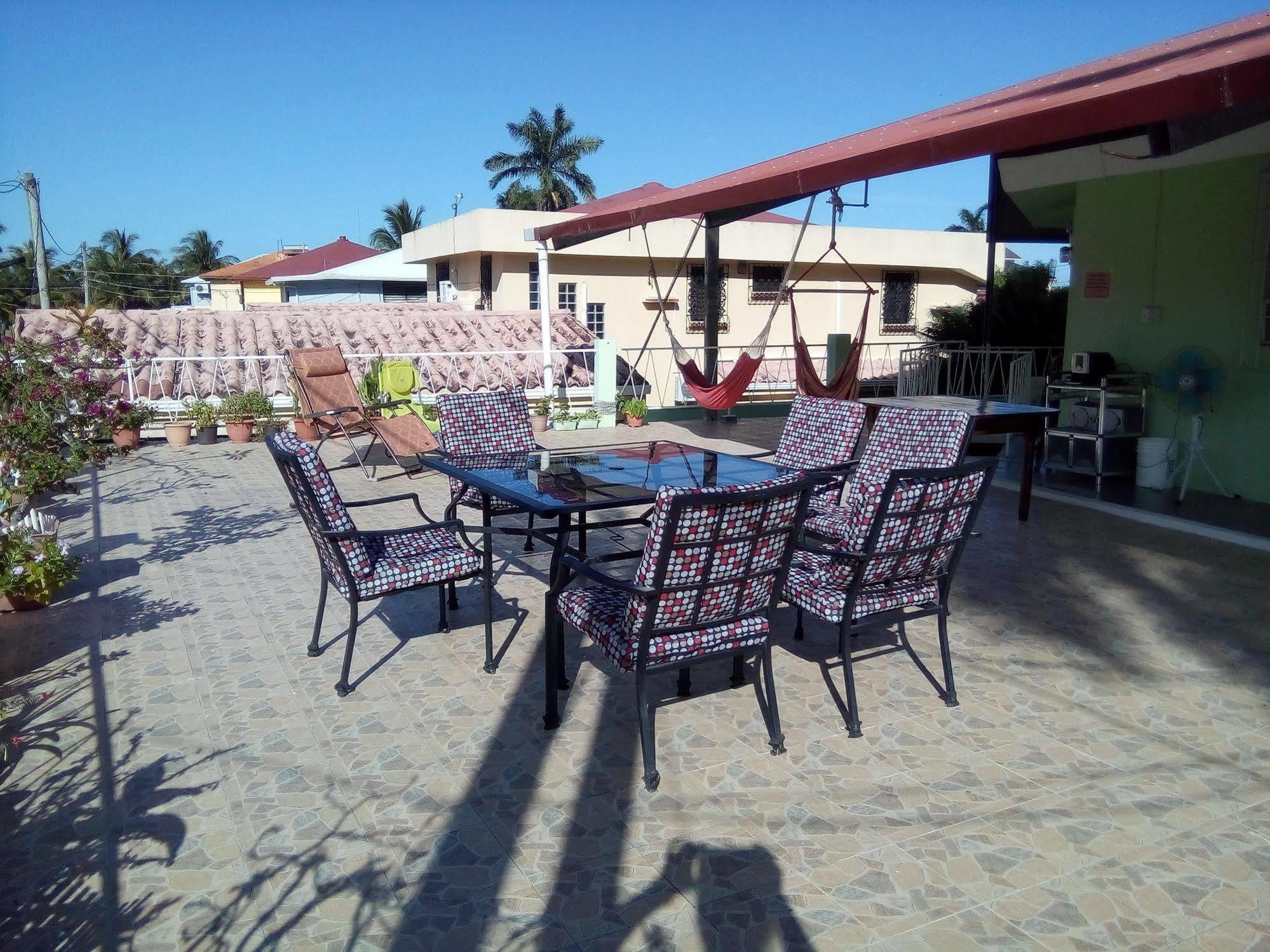 The Red Hut Inn مدينة بليز المظهر الخارجي الصورة