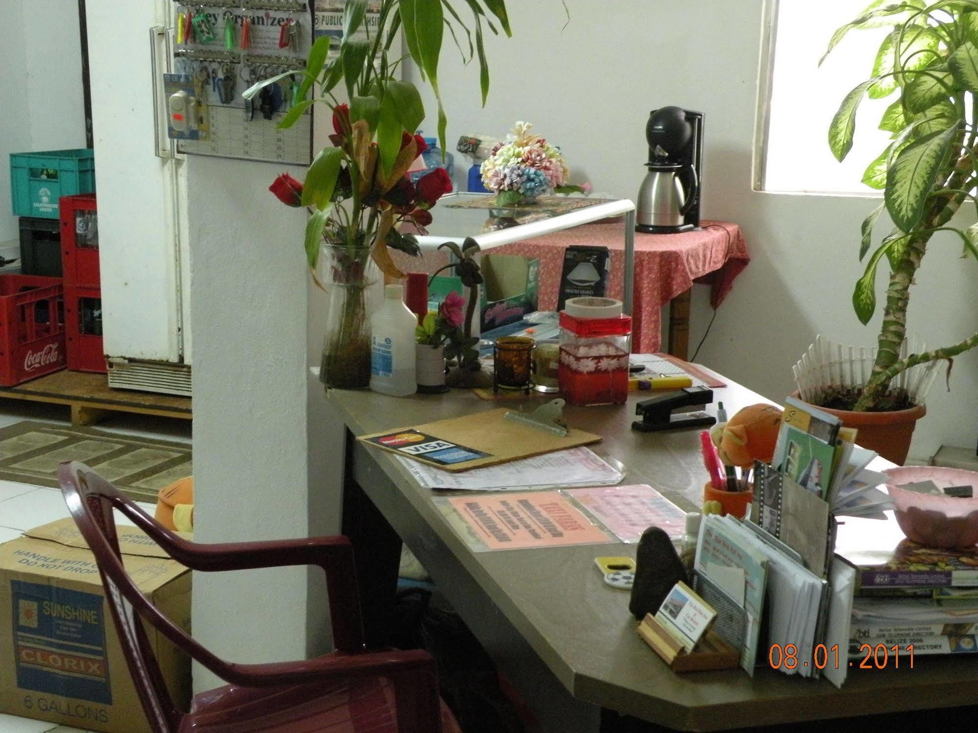 The Red Hut Inn مدينة بليز المظهر الخارجي الصورة