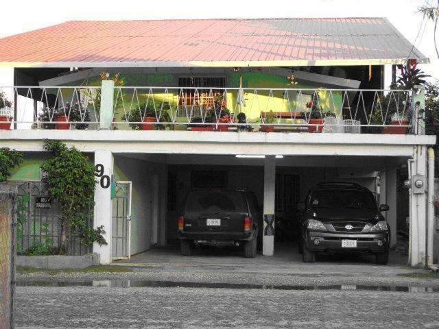 The Red Hut Inn مدينة بليز المظهر الخارجي الصورة