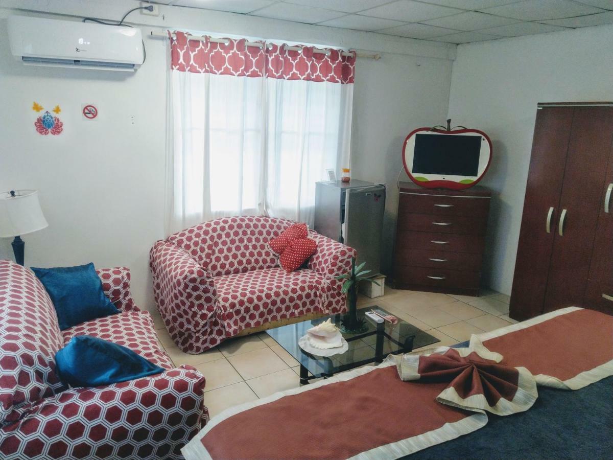 The Red Hut Inn مدينة بليز المظهر الخارجي الصورة